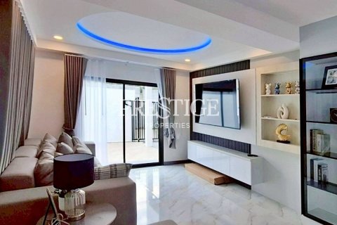 Дом в Паттайе, Таиланд с 5 спальнями  № 198158 - фото 2