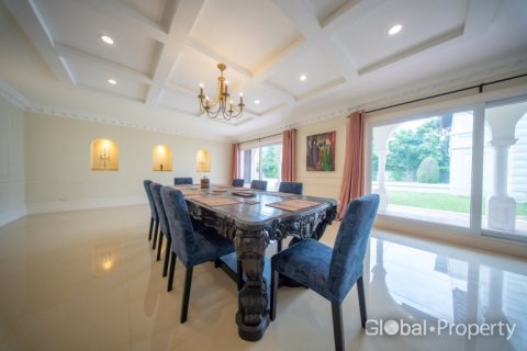 Casa de 6 dormitorios en Pattaya, Tailandia № 155279 - foto 9