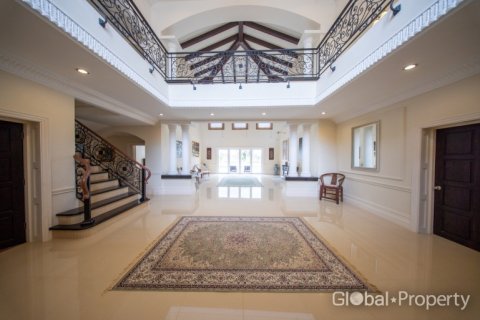 Casa de 6 dormitorios en Pattaya, Tailandia № 155279 - foto 7