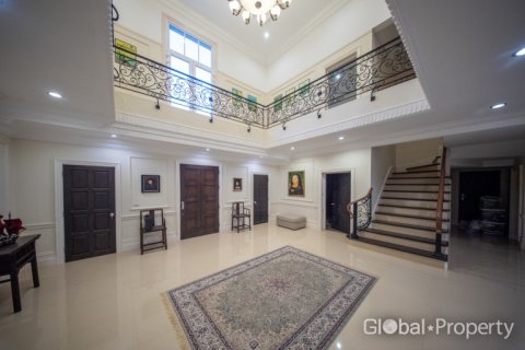 Casa de 6 dormitorios en Pattaya, Tailandia № 155279 - foto 8