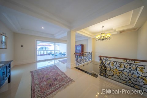 Casa de 6 dormitorios en Pattaya, Tailandia № 155279 - foto 17