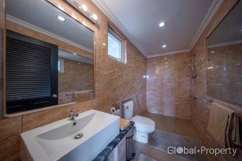 Casa de 6 dormitorios en Pattaya, Tailandia № 155279 - foto 19