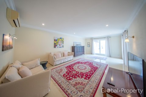 Casa de 6 dormitorios en Pattaya, Tailandia № 155279 - foto 12