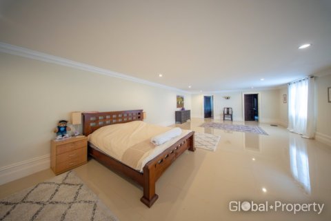 Casa de 6 dormitorios en Pattaya, Tailandia № 155279 - foto 10