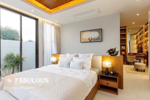Chalet de 4 dormitorios en Bang Tao, Tailandia № 179659 - foto 3