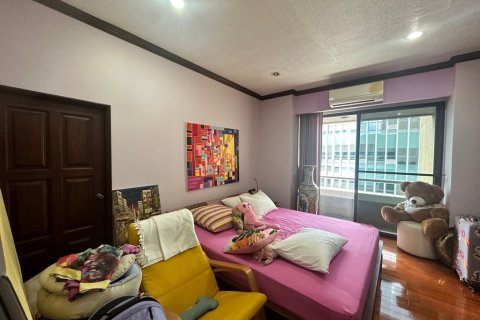Condominio de 3 dormitorios en Bangkok, Tailandia № 70954 - foto 17