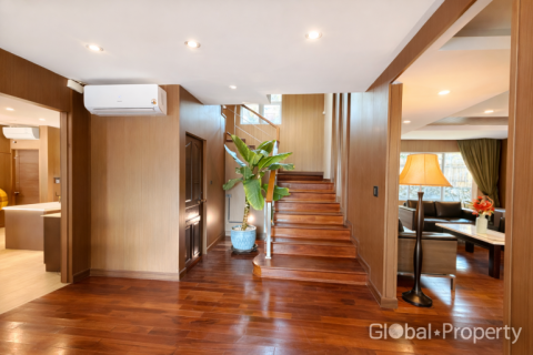 Casa de 5 dormitorios en Pong, Tailandia № 70944 - foto 10