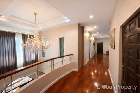 Casa de 5 dormitorios en Pong, Tailandia № 70944 - foto 12