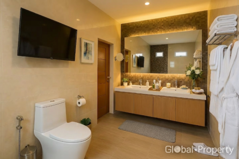 Casa de 5 dormitorios en Pong, Tailandia № 70944 - foto 17