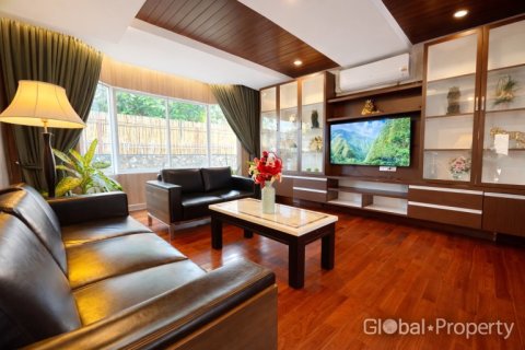 Casa de 5 dormitorios en Pong, Tailandia № 70944 - foto 8