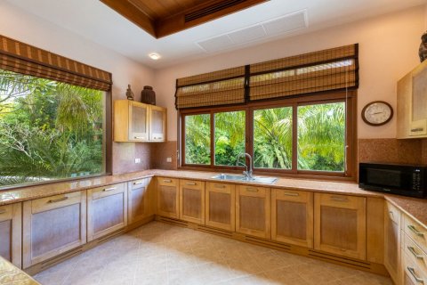 Villa in Phuket, Thailand 4 Schlafzimmer № 133654 - Foto 13