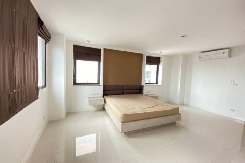 Ático de 5 dormitorios en Watthana, Bangkok, Tailandia № 133657 - foto 10