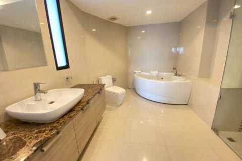 Ático de 5 dormitorios en Watthana, Bangkok, Tailandia № 133657 - foto 17