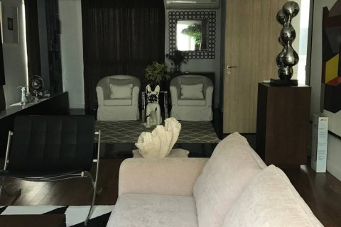 Adosado de 3 dormitorios en Bangkok, Tailandia № 133660 - foto 2