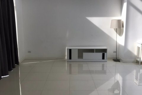 Chalet de 4 dormitorios en Bang Bon, Bangkok, Tailandia № 133658 - foto 13