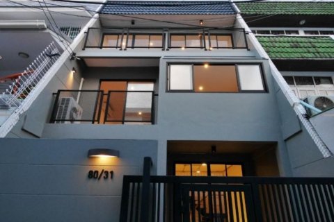 Adosado de 3 dormitorios en Watthana, Bangkok, Tailandia № 133656 - foto 23
