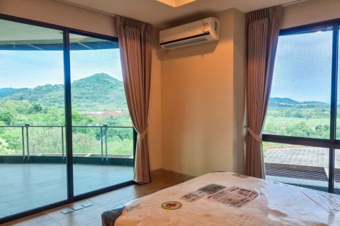 Condominio de 3 dormitorios en Nakhon Ratchasima, Tailandia № 133659 - foto 12
