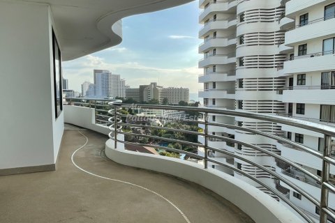 Condominio de 3 dormitorios en Pattaya, Tailandia № 163820 - foto 16