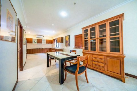 Casa de 3 dormitorios en Pattaya, Tailandia № 163819 - foto 6