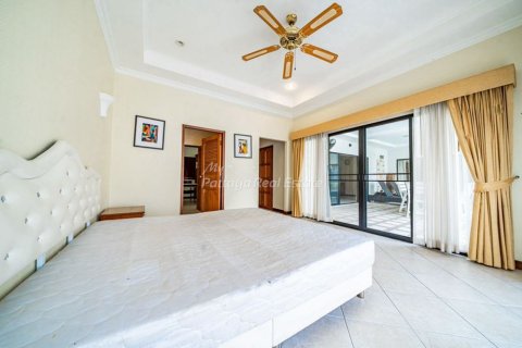 Casa de 3 dormitorios en Pattaya, Tailandia № 163819 - foto 8