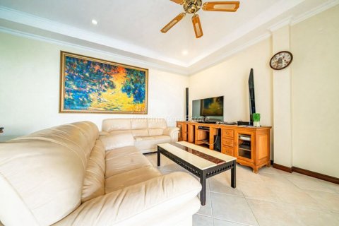 Casa de 3 dormitorios en Pattaya, Tailandia № 163819 - foto 4