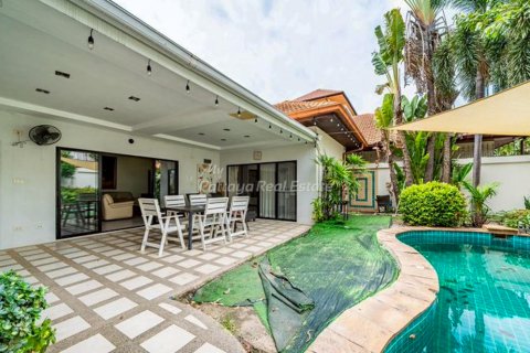 Casa de 3 dormitorios en Pattaya, Tailandia № 163819 - foto 2