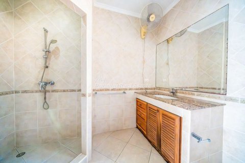 Casa de 3 dormitorios en Pattaya, Tailandia № 163819 - foto 15