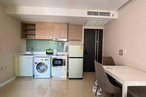 Apartamento de 2 habitaciones en Pattaya, Tailandia № 222751 - foto 3