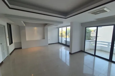 Casa de 8 dormitorios en Pattaya, Tailandia № 155674 - foto 11