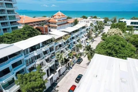 House in Pattaya, Thailand 8 bedrooms № 155674