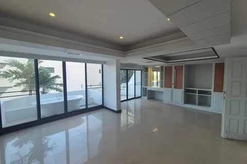 Casa de 8 dormitorios en Pattaya, Tailandia № 155674 - foto 12