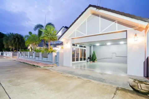 Casa de 5 dormitorios en Pattaya, Tailandia № 155679 - foto 17