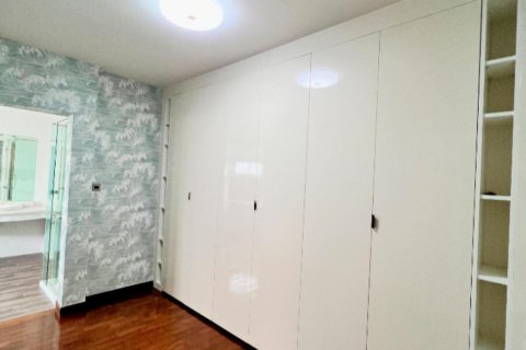 Casa de 5 dormitorios en Pattaya, Tailandia № 155679 - foto 15