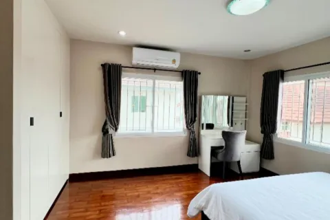 Casa de 5 dormitorios en Pattaya, Tailandia № 155679 - foto 27