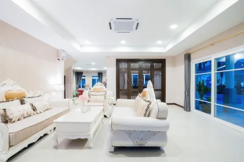 Casa de 5 dormitorios en Pattaya, Tailandia № 155679 - foto 18