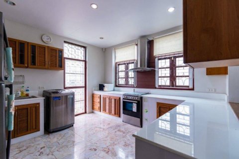 Casa de 4 dormitorios en Hua Hin, Tailandia № 115363 - foto 10