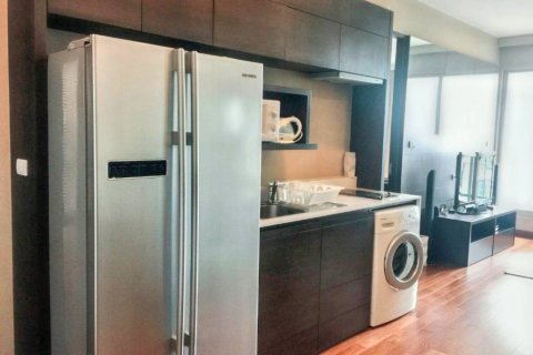 Condo in Bangkok, Thailand, 2 bedrooms № 115361 - photo 2