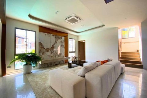 Casa de 4 dormitorios en Pattaya, Tailandia № 157351 - foto 6