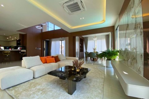 Casa de 4 dormitorios en Pattaya, Tailandia № 157351 - foto 2