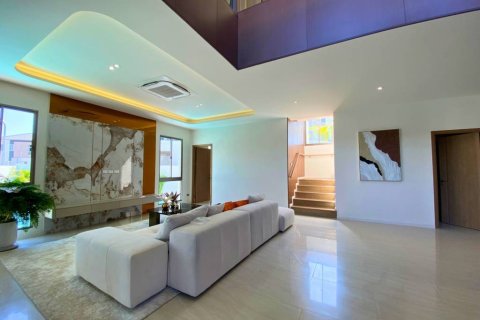 Casa de 4 dormitorios en Pattaya, Tailandia № 157351 - foto 5
