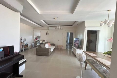 Condo in Bang Na, Bangkok, Thailand, 3 bedrooms  № 161115