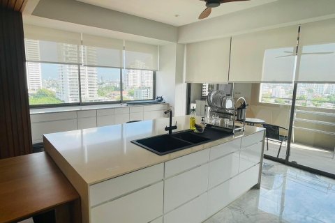Condominio de 4 dormitorios en Watthana, Bangkok, Tailandia № 201041 - foto 12