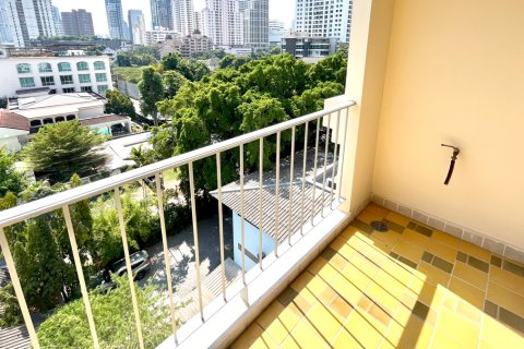 Condominio de 2 dormitorios en Watthana, Bangkok, Tailandia № 201042 - foto 23
