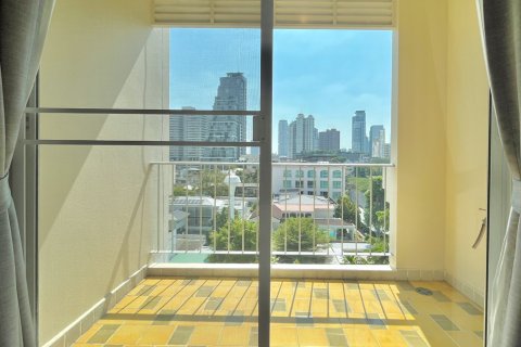 Condominio de 2 dormitorios en Watthana, Bangkok, Tailandia № 201042 - foto 2