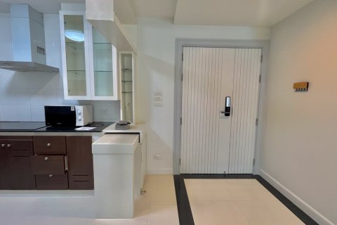 Condominio de 2 dormitorios en Watthana, Bangkok, Tailandia № 201042 - foto 8