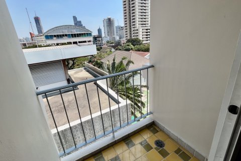 Condominio de 2 dormitorios en Watthana, Bangkok, Tailandia № 201042 - foto 3