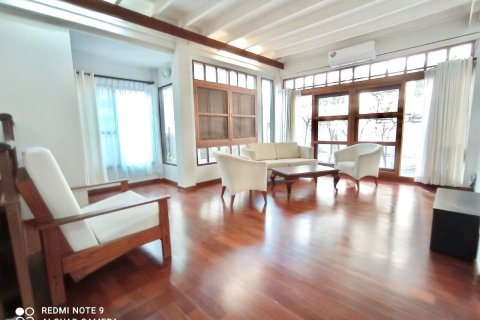 Casa de 4 dormitorios en Bangkok, Tailandia № 157539
