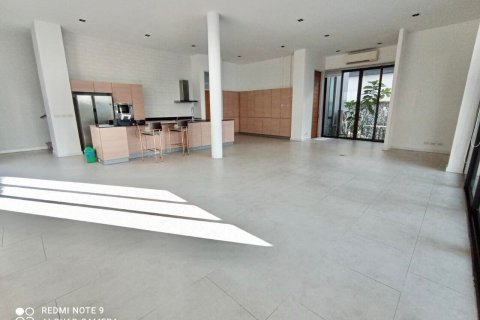 Casa de 4 dormitorios en Bangkok, Tailandia № 157535 - foto 21