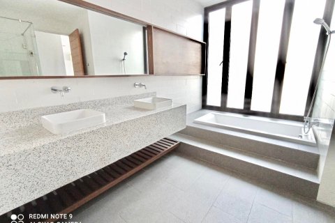 Casa de 4 dormitorios en Bangkok, Tailandia № 157535 - foto 10