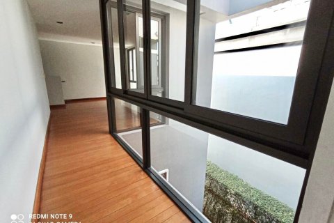 Casa de 4 dormitorios en Bangkok, Tailandia № 157535 - foto 8